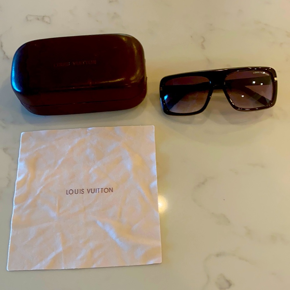 Dark brown square sunglasses
